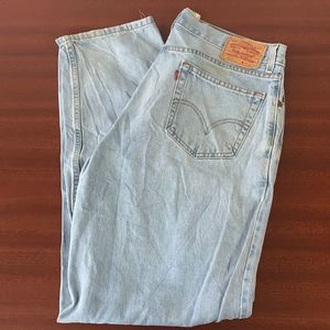 Vintage men’s 560 Levi’s mom jeans